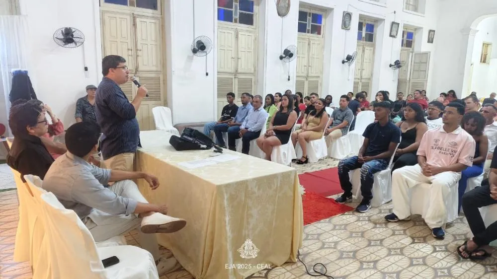 Escola Estadual Antônio Lemos certifica turmas da EJA em cerimônia marcada por emoção e superação